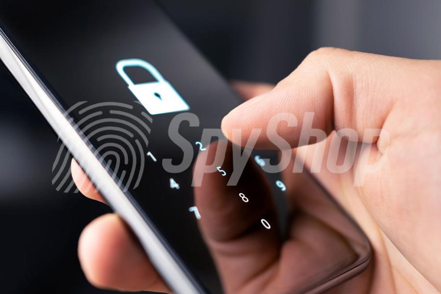 The user holds the smartphone in his right hand. In the foreground, the phone's lock screen